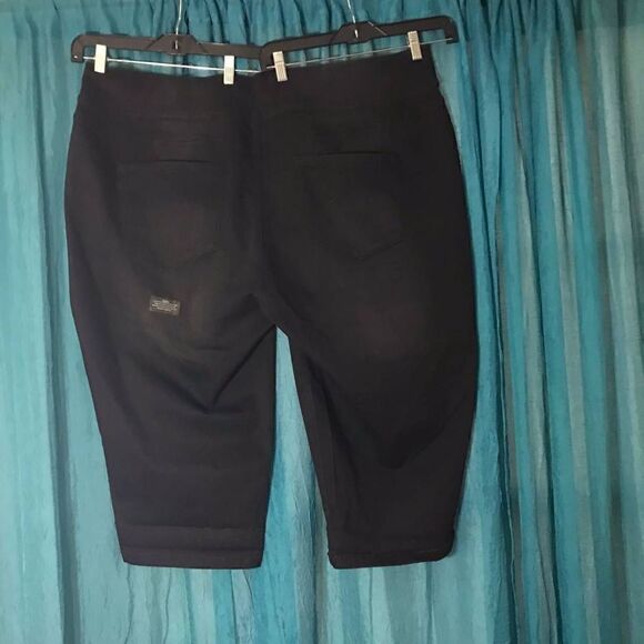 Avenue NWT Denim Crop Pull-On Pants Size 30 - Picture 2 of 7